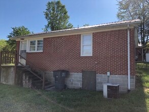 162 W 14th St in Cookeville, TN - Foto de edificio - Building Photo