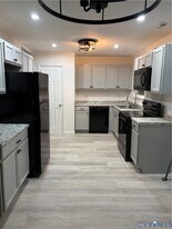 221 W Kelly Ave in Hampton, VA - Building Photo