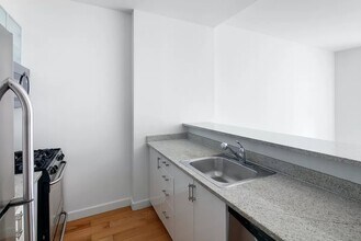 15 Broad St in New York, NY - Building Photo - Building Photo