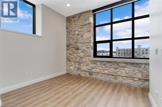 15 Main St in Cambridge, ON - Building Photo - Building Photo