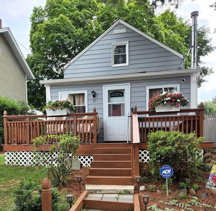 55 Brunswick Ave in Bloomsbury, NJ - Building Photo