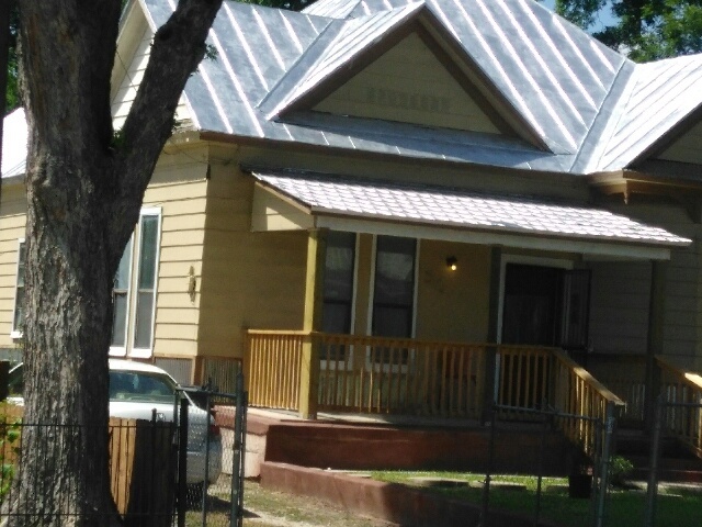 827 W Euclid Ave in San Antonio, TX - Foto de edificio