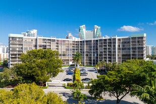 Towers of Oceanview East in Hollywood, FL - Building Photo
