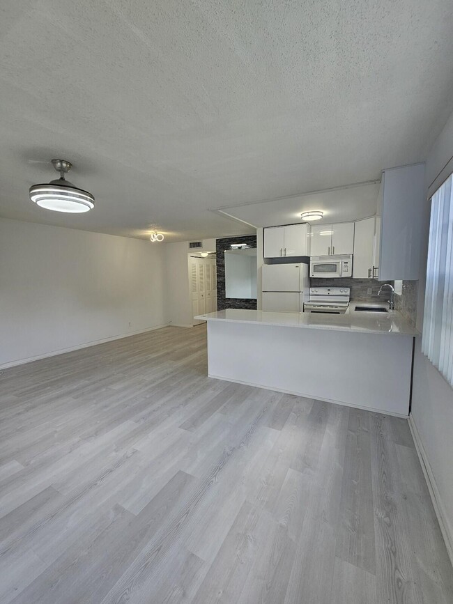 105 Windsor E in West Palm Beach, FL - Building Photo - Building Photo