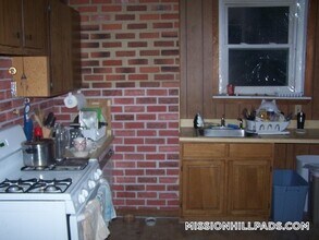 71 S Huntington Ave in Boston, MA - Foto de edificio - Building Photo