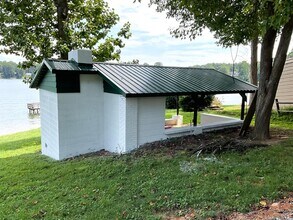 6950 Ingleside Dr in Lake Norman of Catawba, NC - Building Photo - Building Photo