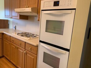 7609 Hayenga Ln in Darien, IL - Building Photo - Building Photo