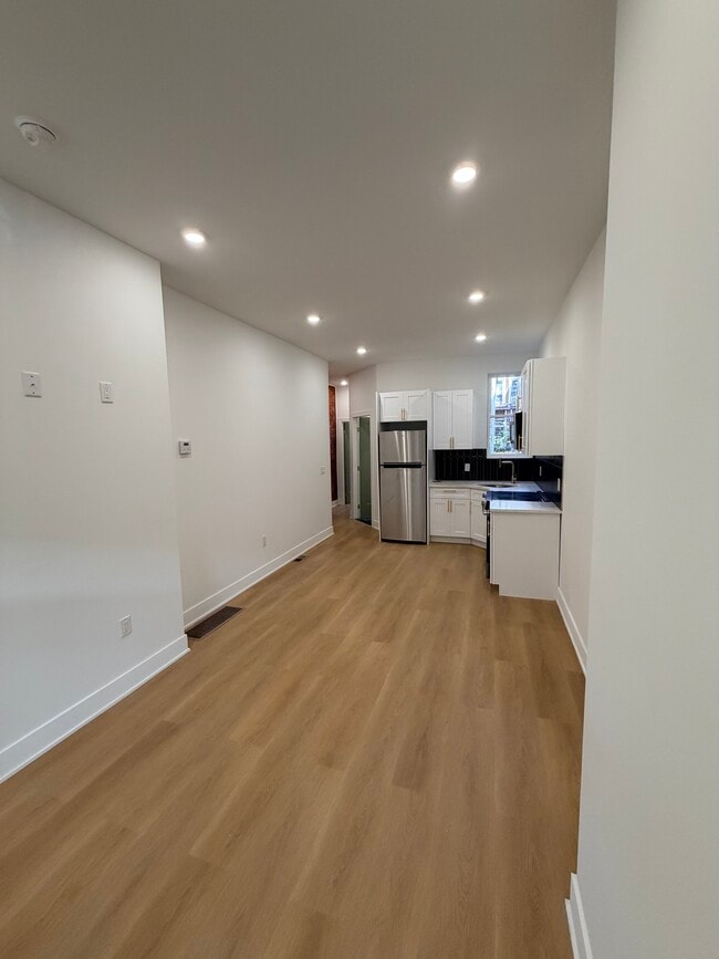 1325 Kerbaugh St, Unit B in Philadelphia, PA - Building Photo - Building Photo