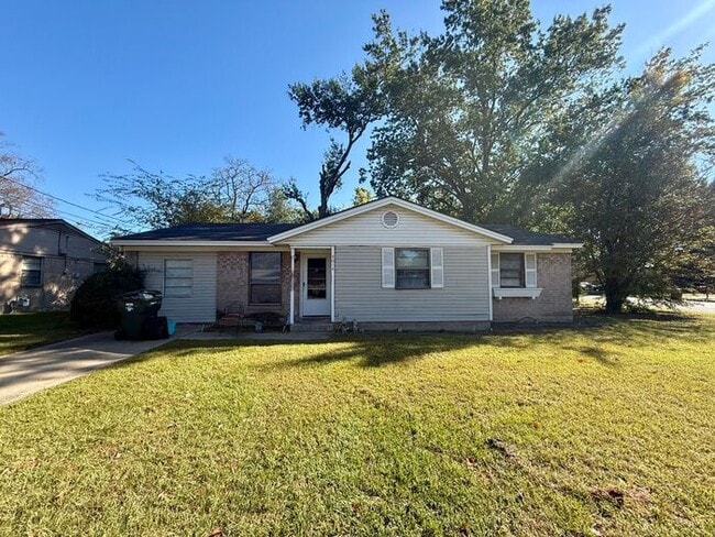 property at 4014 Appletree Ln