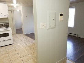 660 Wyandotte St W in Windsor, ON - Building Photo