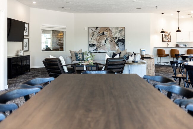 Donegal Pointe Apartments in Sioux Falls, SD - Building Photo - Building Photo