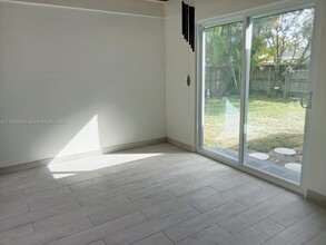 1510 Hayes St in Hollywood, FL - Building Photo - Building Photo