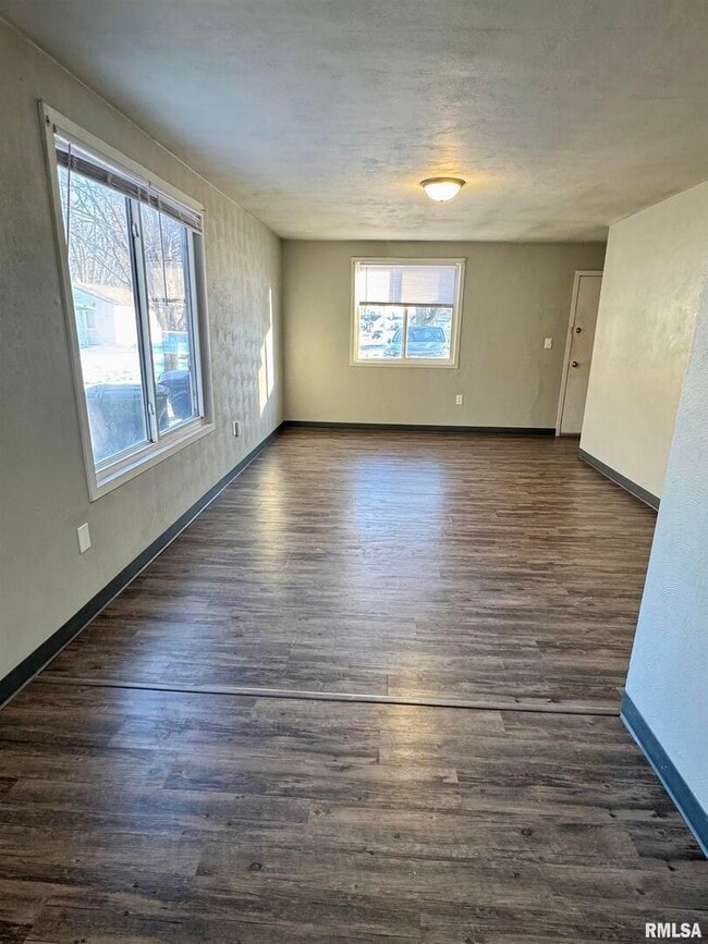 902 39th St Ct in Moline, IL - Building Photo - Building Photo