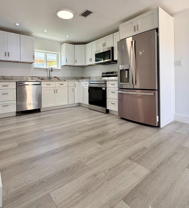 716 NE 7th St in Hallandale Beach, FL - Building Photo - Building Photo