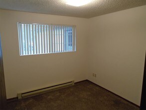 975 N 4th St in Aumsville, OR - Building Photo - Building Photo