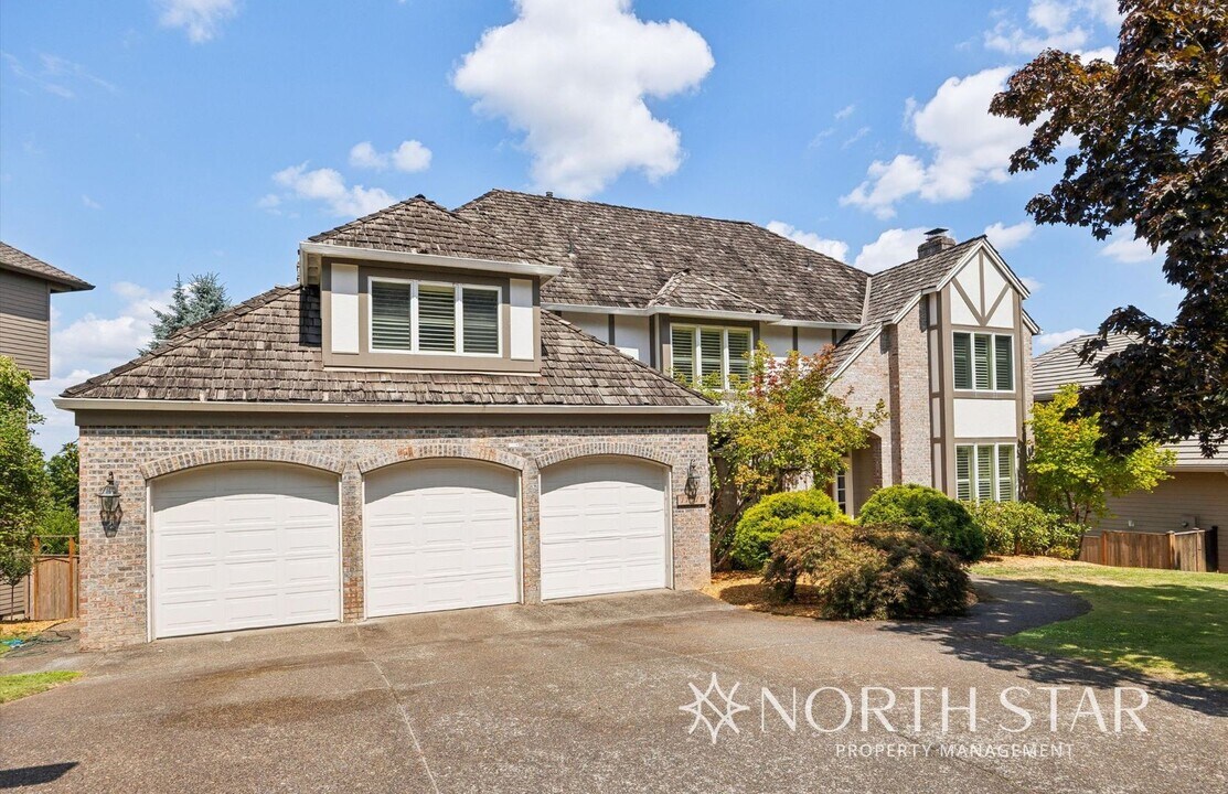 17519 Brookhurst Dr in Lake Oswego, OR - Building Photo
