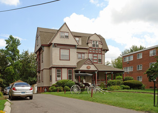 Carriage Place West End in Hartford, CT - Building Photo - Building Photo