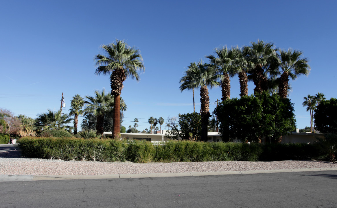 Thornhill Amapola Apartment Homes in Palm Springs, CA - Building Photo