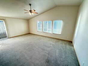 3585 Castrey St in Eugene, OR - Building Photo - Building Photo