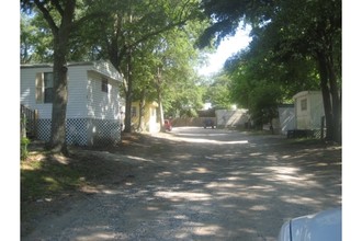 Oak Crest MHP in North Charleston, SC - Building Photo - Building Photo