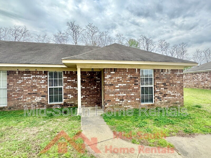 401 Bruce St in Senatobia, MS - Building Photo