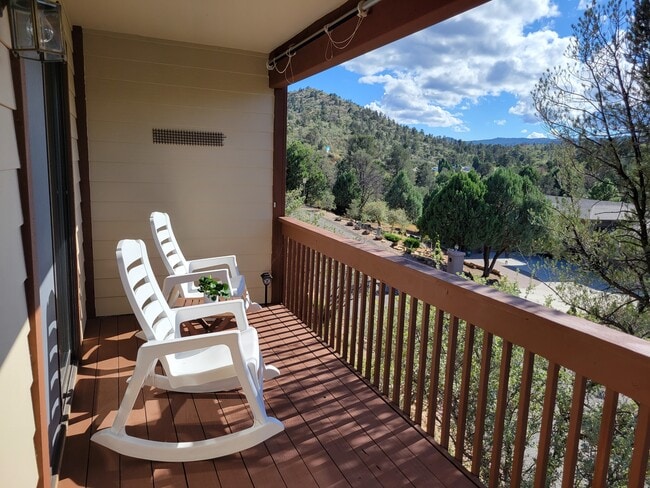 property at 4932 Summit Cir