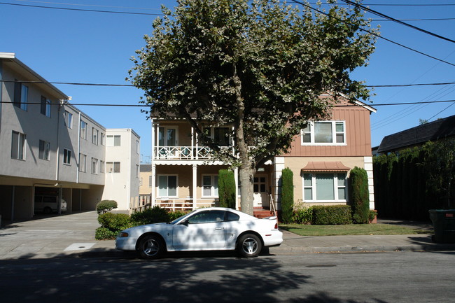 1116 Douglas Ave in Burlingame, CA - Building Photo - Building Photo