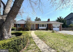 1201 Allendale Rd in McLean, VA - Building Photo