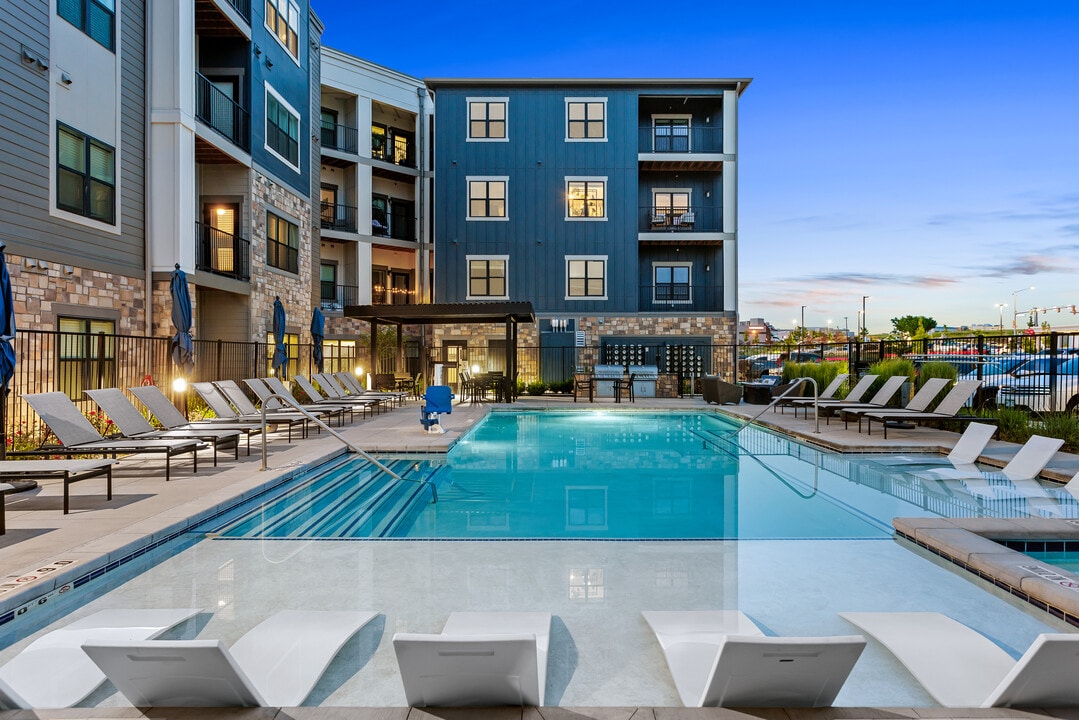 Pine and Parker in Parker, CO - Building Photo