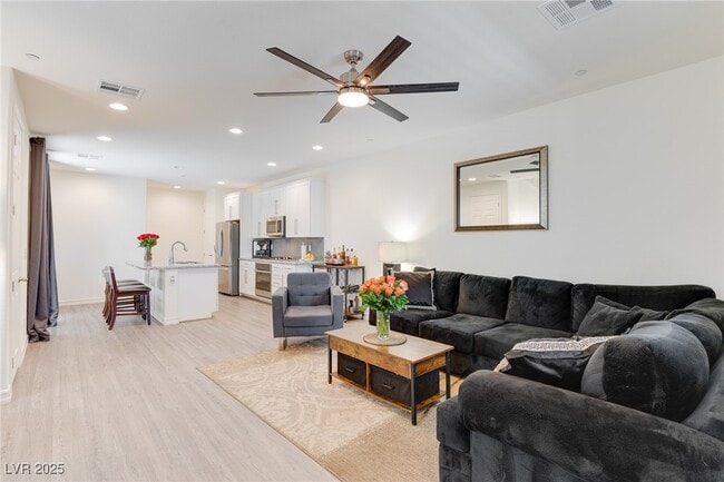property at 60 Kimberlite Dr