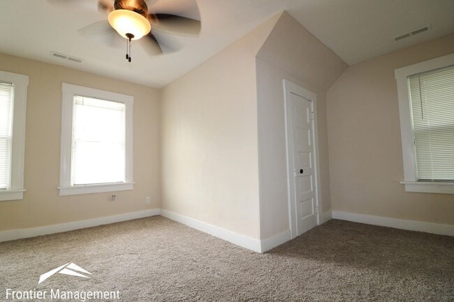 505 Bluemont Ave in Manhattan, KS - Building Photo - Building Photo