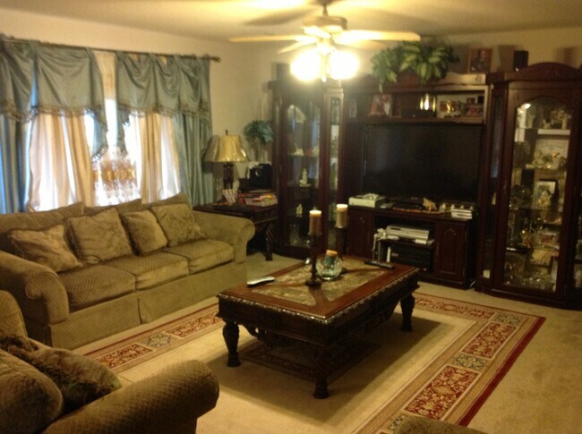 511 Clydesdale Dr in Ogden, KS - Building Photo - Building Photo