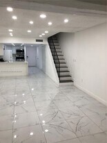 1555 W 44th Pl, Unit 334 in Hialeah, FL - Building Photo