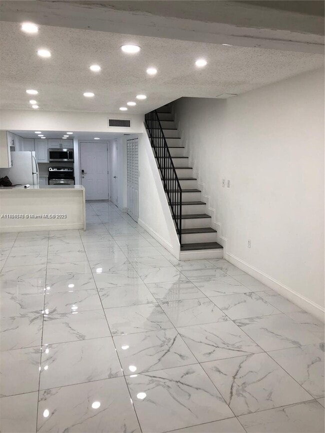 1555 W 44th Pl, Unit 334