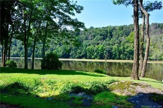 67 Lake Lillinonah Rd N in Bridgewater, CT - Building Photo - Building Photo