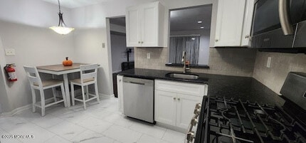 101 Hyacinth Ln in Freehold, NJ - Building Photo - Building Photo