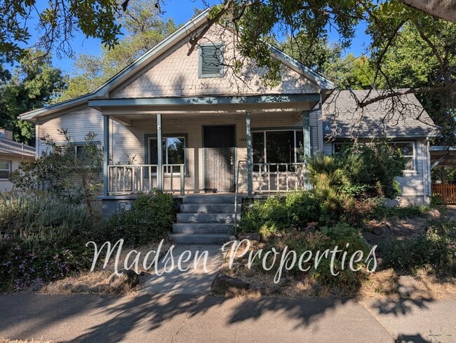 1223 Arcadian Ave in Chico, CA - Foto de edificio - Building Photo
