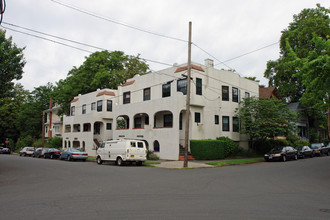 Casa Blanca Apartments in Portland, OR - Building Photo - Building Photo