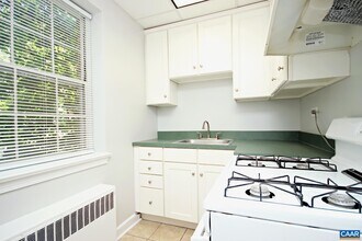 32 University Cir in Charlottesville, VA - Building Photo - Building Photo