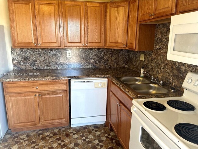 14170 SW 84th St in Miami, FL - Building Photo - Building Photo