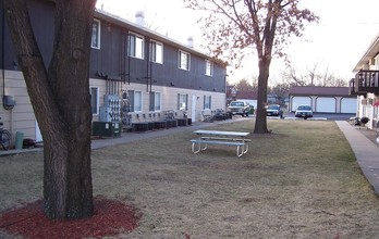 Julie Ann Square Apartments in Cedar Rapids, IA - Building Photo - Building Photo