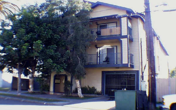 2934 E 11th St in Long Beach, CA - Foto de edificio - Building Photo