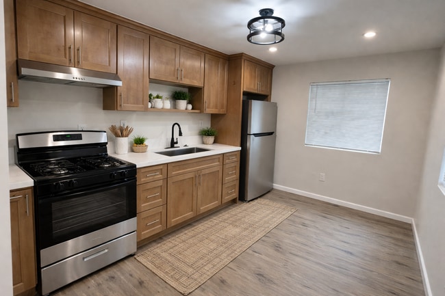 252 S Ave 55, Unit 4