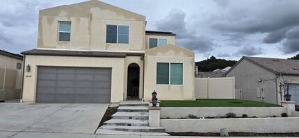 35147 Cooper Pl in Fallbrook, CA - Foto de edificio - Building Photo