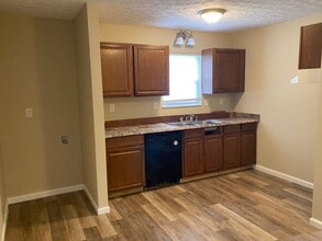 6614 Burlwood Dr in Louisville, KY - Building Photo - Building Photo