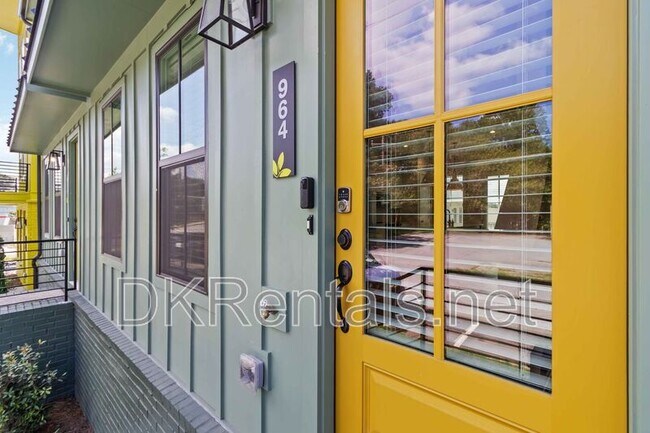 964 N Circle Dr NW in Atlanta, GA - Building Photo - Building Photo