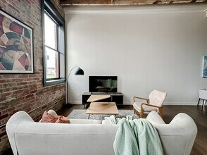 403 W 4th St N in Newton, IA - Foto de edificio - Building Photo