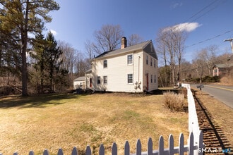 1187 Mt Carmel Ave in North Haven, CT - Building Photo - Building Photo