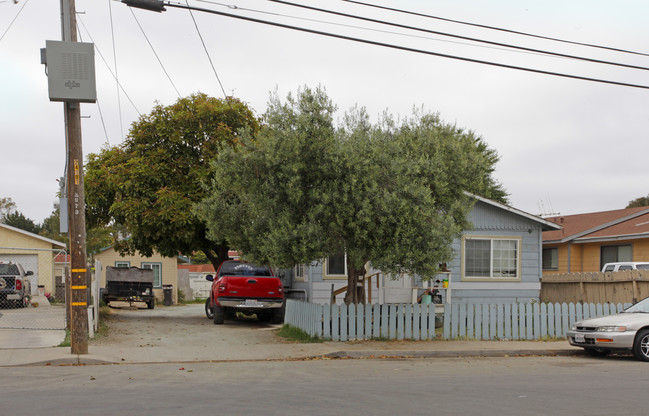 127 N Madeira Ave in Salinas, CA - Foto de edificio - Building Photo