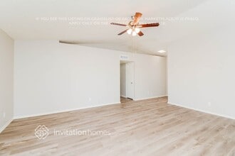 11102 W Glenrosa Ave, Unit E239 in Phoenix, AZ - Building Photo - Building Photo